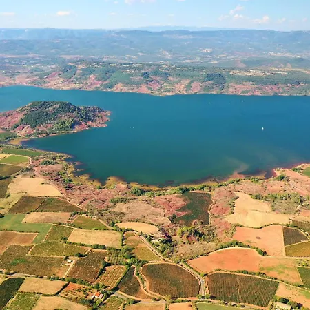 In Saint-laurent-de-la-ca *